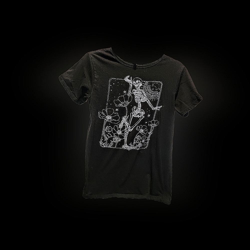 Dancing skeleton tee size small